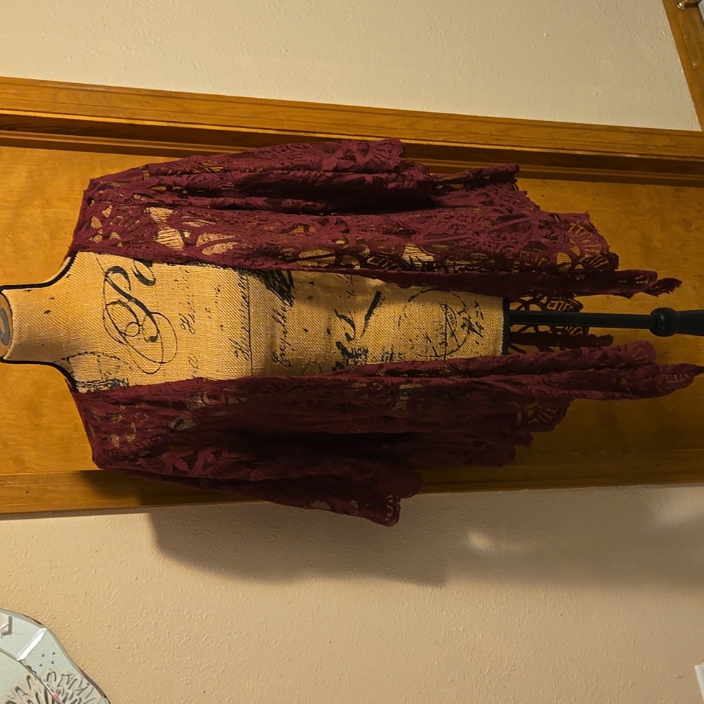 Miami M/L Burgandy Lace Shrug